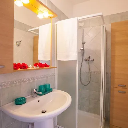 Apartamento Fiumelatte Sleeps 3