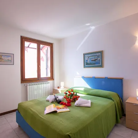 Apartamento Fiumelatte Sleeps 3